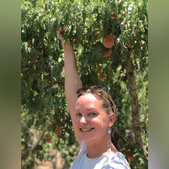 Meet your Posher, Erika - Picture 1 of 2